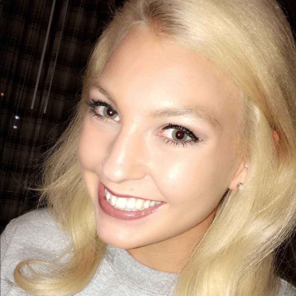 Meet your Posher, Alexis